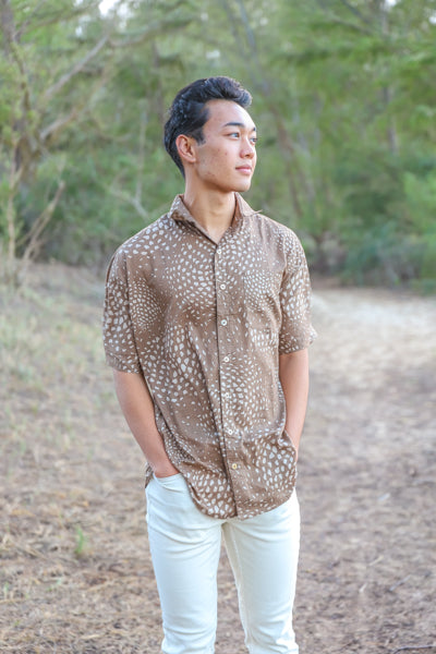 PŌʻALIMA Menʻs Aloha Shirt in Hihīwai Earth