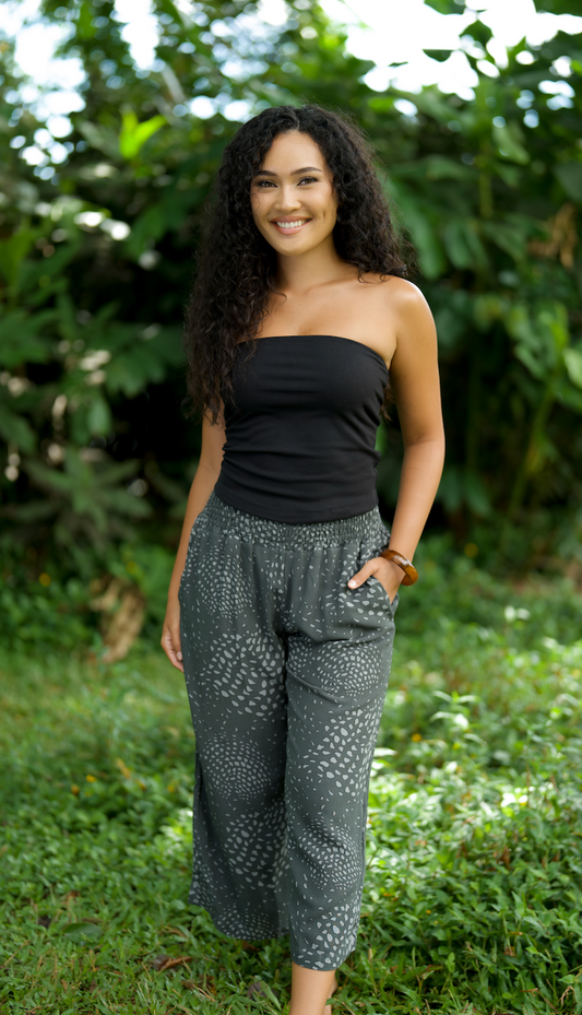 Cropped Pants in Hīhīwai STONE