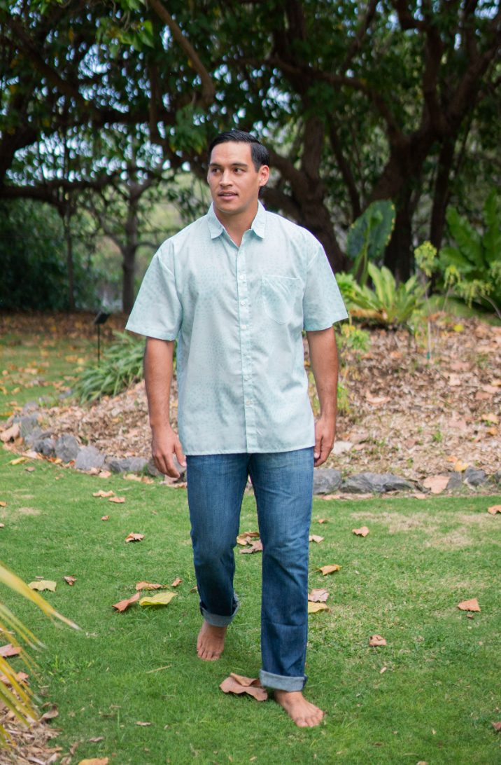 SALE PŌʻALIMA Menʻs Aloha Shirt in Hihīwai KAI KO'ELE