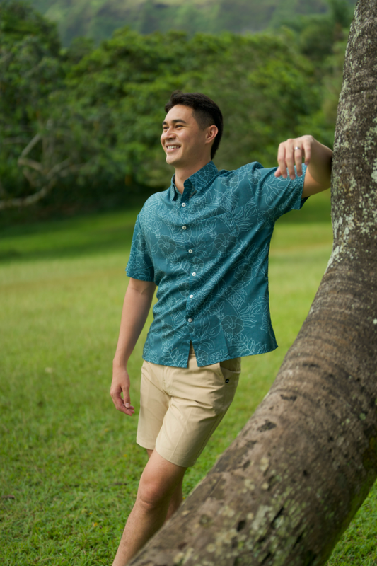 PŌʻALIMA Menʻs Aloha Shirt in MAKAHIKI BLUE