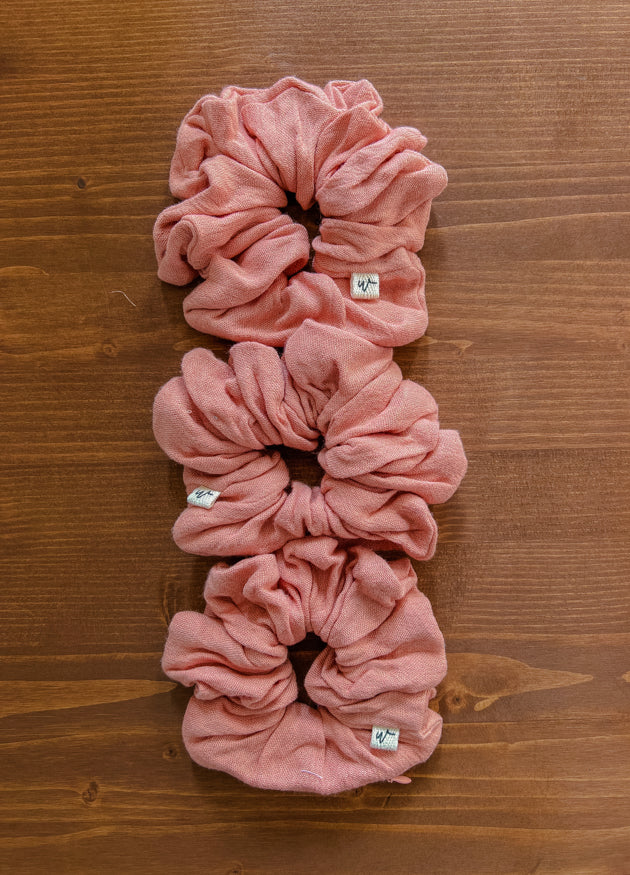 SUMMER HUNA SCRUNCHIE in SOLID DUSTY ROSE